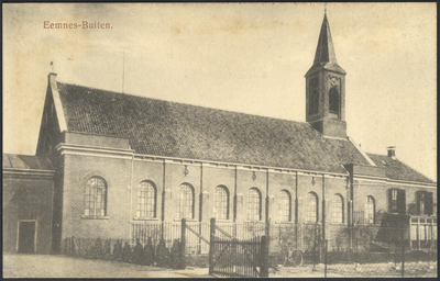 17495 Gezicht op de R.K. H. Nicolaaskerk (Wakkerendijk 62) te Eemnes-Buiten.